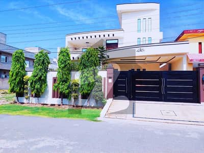 KANAL HOUSE PRIME LOCATION FOR SALE
