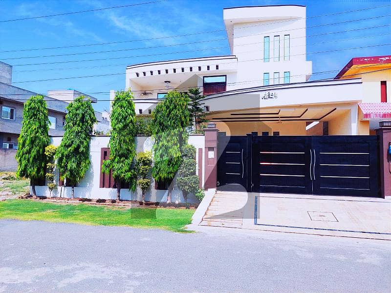 KANAL HOUSE PRIME LOCATION FOR SALE KANAL HOUSE PRIME LOCATION FOR SALE