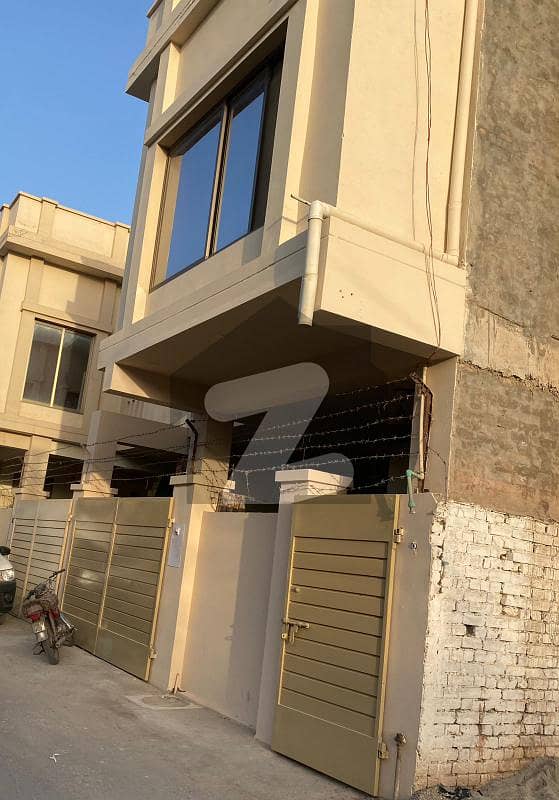 7.5 Marla House Available For Sale Near BZU Gate 7.5 Marla House Available For Sale Near BZU Gate
