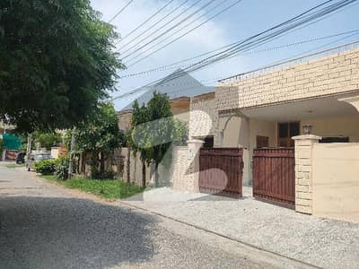 10-Marla 4-Bedroom's House Available For Sale In Askari 9 Lahore.