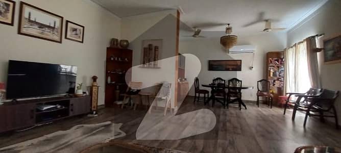 Kanal Lower Portion For Rent With Servant Quarter Sharing