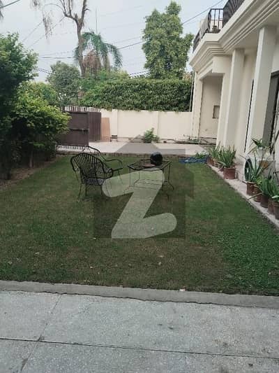 Gulberg main boulevard Road 4 Kanal 16 Marla corner Plot For Sale