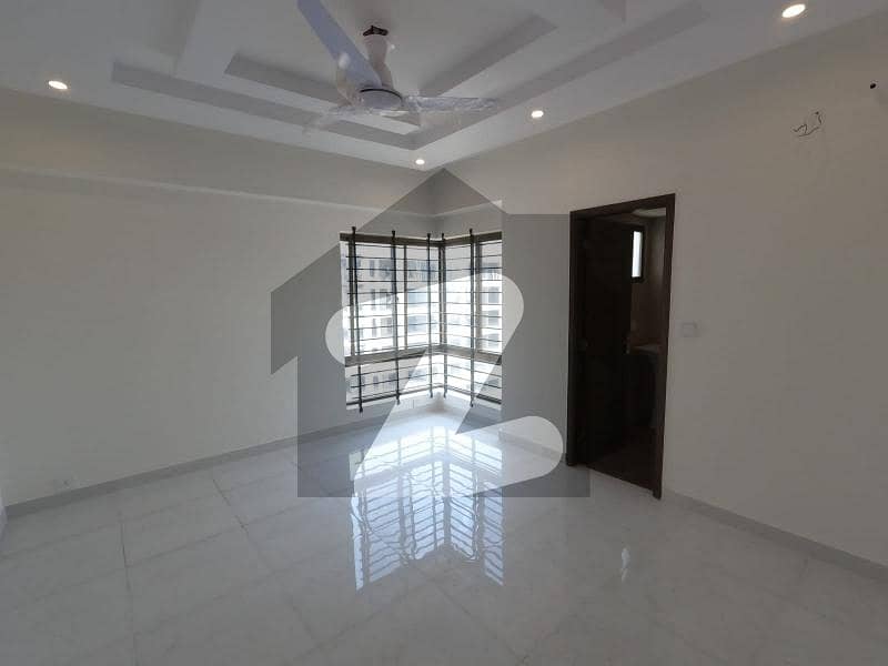 Flat For Sale In Jinnah Avenue