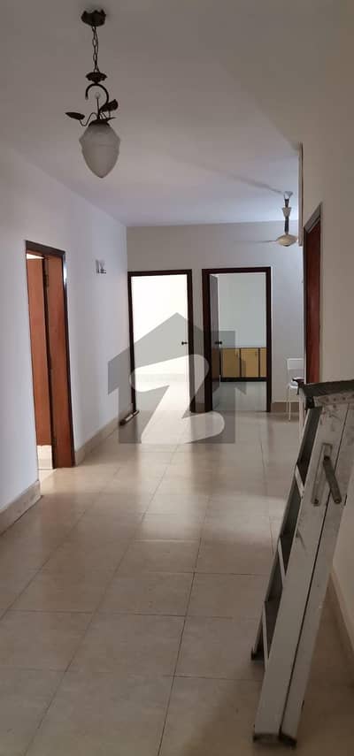 3 Bed DD With Roof Apartment For Rent*