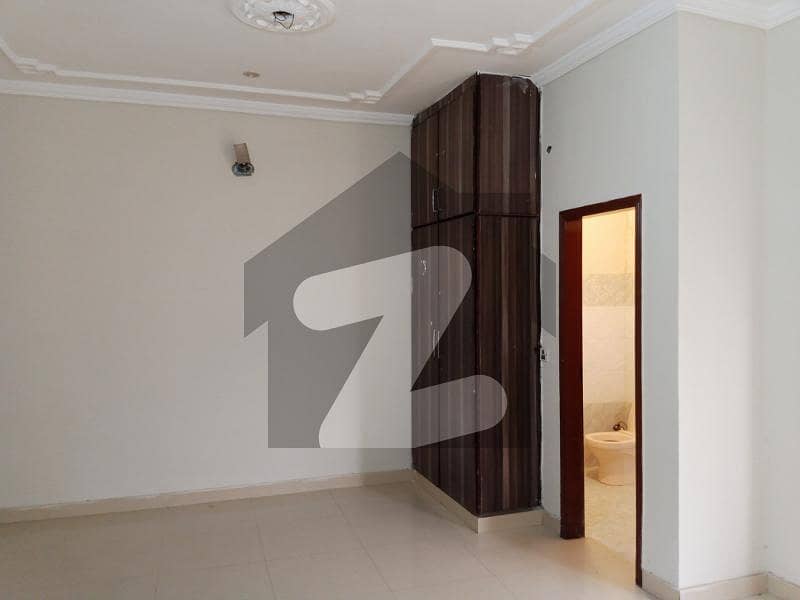 Flat For Betchulars And Office In Johar Town