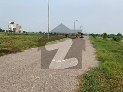 ڈی ایچ اے فیز 8 - بلاک زیڈ 6 ڈی ایچ اے فیز 8,ڈیفنس (ڈی ایچ اے),لاہور میں 1 کنال رہائشی پلاٹ 2.4 کروڑ میں برائے فروخت۔ ڈی ایچ اے فیز 8 - بلاک زیڈ 6 ڈی ایچ اے فیز 8,ڈیفنس (ڈی ایچ اے),لاہور میں 1 کنال رہائشی پلاٹ 2.4 کروڑ میں برائے فروخت۔