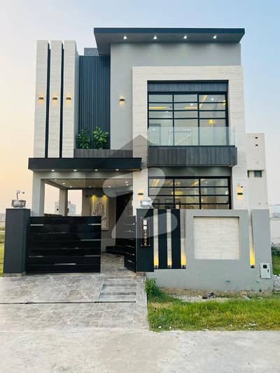 Prime Location 5 Marla Modern House Available For Rent In Bankers Housing Society Near DHA Lahore