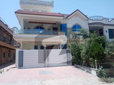 10 MARLA HOUSE FOR RENT IN G-13