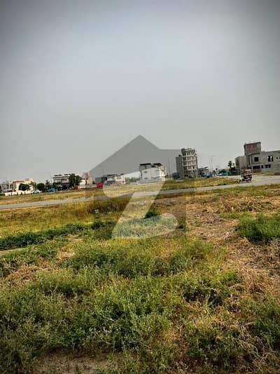 Prime 1 Kanal Corner Plot on 70 Ft Road, Facing Park - DHA Phase 7 Z2