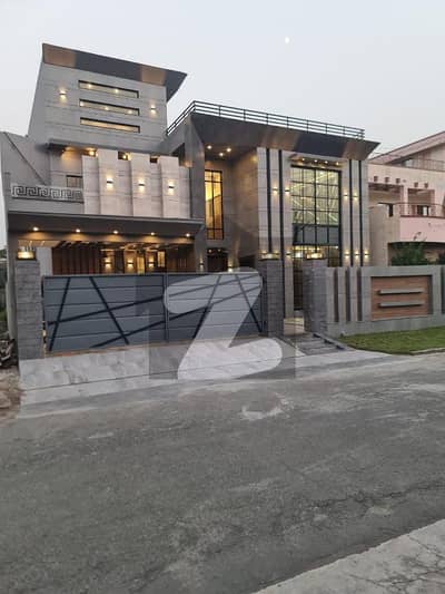 واپڈا ٹاؤن فیز 1 واپڈا ٹاؤن,لاہور میں 6 کمروں کا 1 کنال مکان 8.8 کروڑ میں برائے فروخت۔