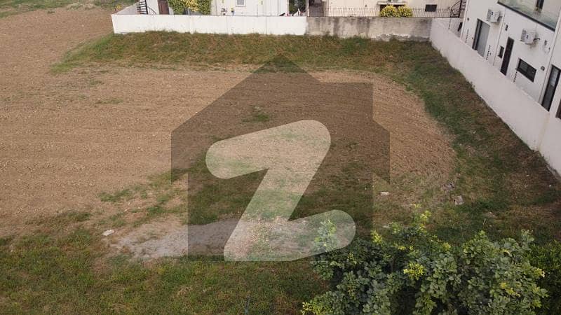 1 KANAL BEAUTIFUL PLOT FOR SALE PRIME LOCATION BACK TO MAIN ROAD NEAR TO MCDONALDS DHA PHASE 7 LAHORE