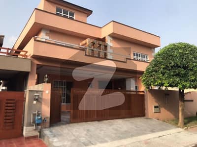 BEAUTIFUL NEW DOUBLE UNIT HOUSE ON VERY PRIME LOCATION IN SECTOR E DHA 2