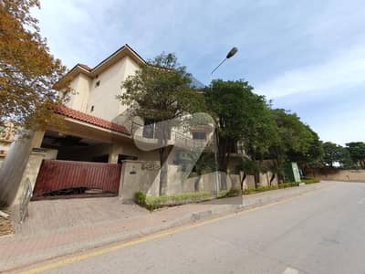 Kanal Double Boulevard Corner House For Sale At The Prime Most Location Of Bahria Town Phase 3 With All Facilities