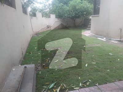 بحریہ ٹاؤن فیز 3 بحریہ ٹاؤن راولپنڈی,راولپنڈی میں 9 کمروں کا 1 کنال مکان 8.25 کروڑ میں برائے فروخت۔