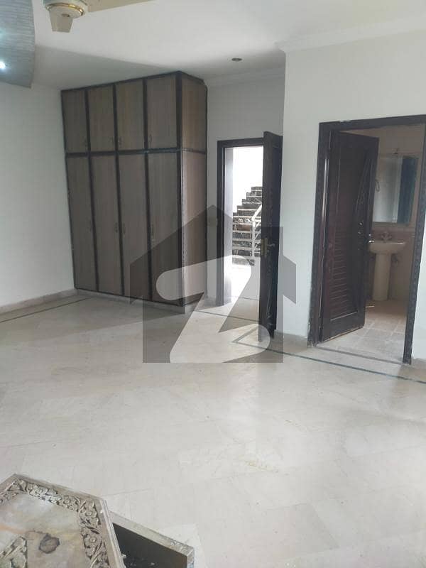 1 Kanal Upper Portion Available For Rent