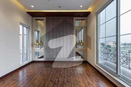 ڈی ایچ اے فیز 3 - بلاک ڈبلیو فیز 3,ڈیفنس (ڈی ایچ اے),لاہور میں 5 کمروں کا 1 کنال مکان 7.5 کروڑ میں برائے فروخت۔