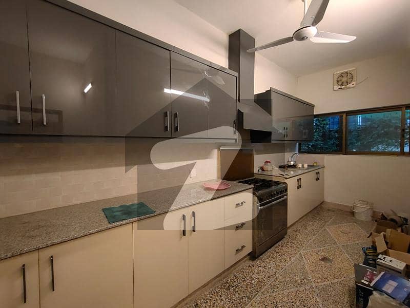 House Available For Rent In F-11 House Available For Rent In F-11