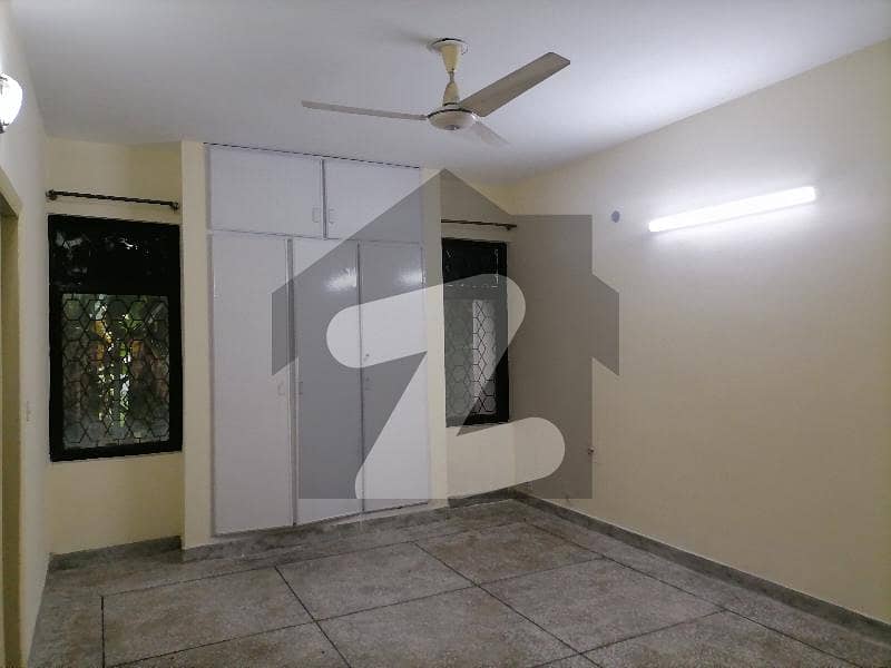 10 Marla Flat In Askari 5 Is Available