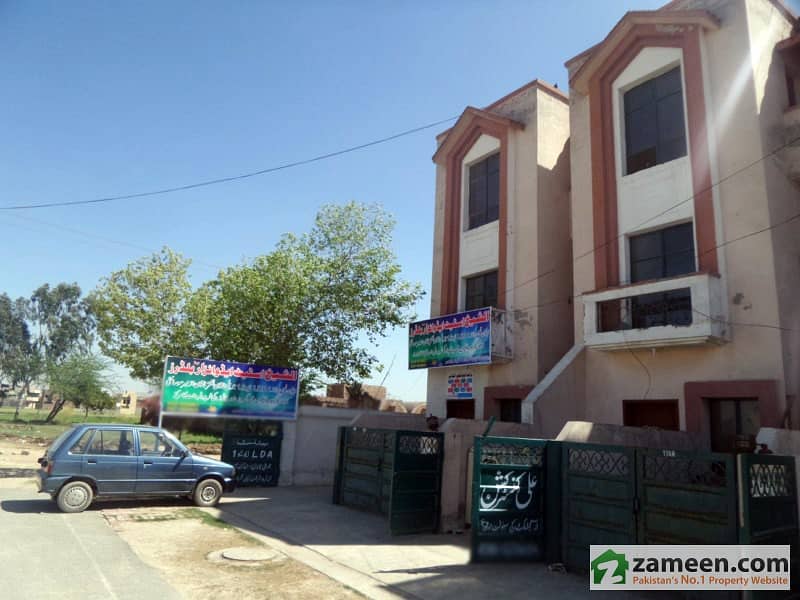 ایڈن ولاز لاہور میں 2 کمروں کا 4 مرلہ بالائی پورشن 32 لاکھ میں برائے فروخت۔