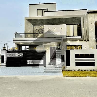 بحریہ ٹاؤن ٹیولپ بلاک بحریہ ٹاؤن سیکٹر سی,بحریہ ٹاؤن,لاہور میں 5 کمروں کا 10 مرلہ مکان 2.85 کروڑ میں برائے فروخت۔