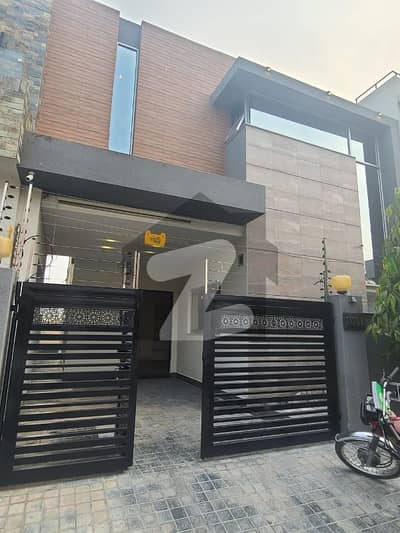 5 Marla Lavish Bungalow For Rent On Top Location Of Phase 6 DHA Lahore