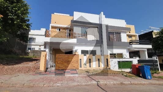 Prime Location Bahria Enclave - Sector N House Sized 5 Marla For Rent