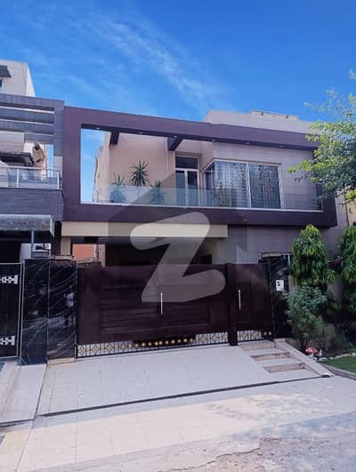 10 MARLA 4 YEAR USED HOUSE FOR SALE