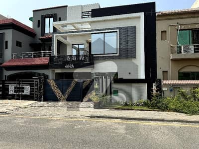 5.33 Marla Facing Park House For Sale In Eastern Block Bahria Orchard Lahore