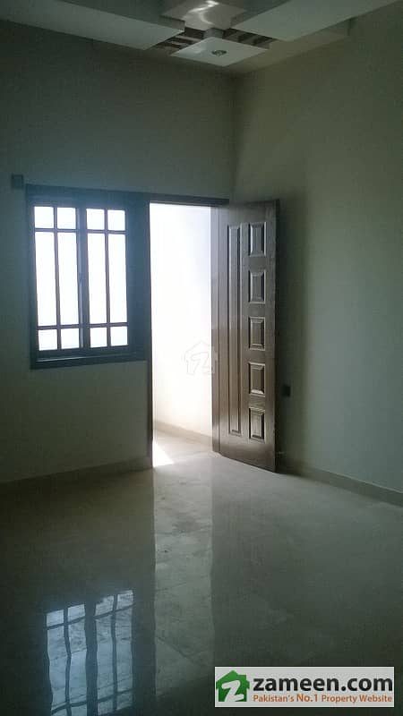 200 sqy  Brand New portion  with roof in Block 3 Gulistain-e-johar for sale