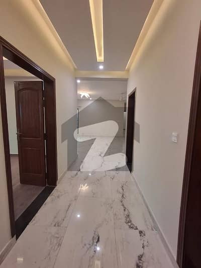 10 MARLA FACING PARK VIEW 4BHK FLAT AVAILABLE FOR RENT IN ASKARI 11 - D SECTOR, LAHORE