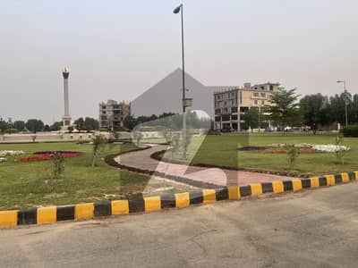 سٹی ہاؤسنگ فیصل آباد میں 2 کنال رہائشی پلاٹ 3.75 کروڑ میں برائے فروخت۔