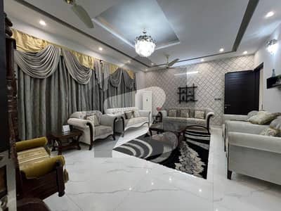 400 YARDS ONE UNIT HOUSE 60 FEET ROAD OWNER BUILD FOR SALE,