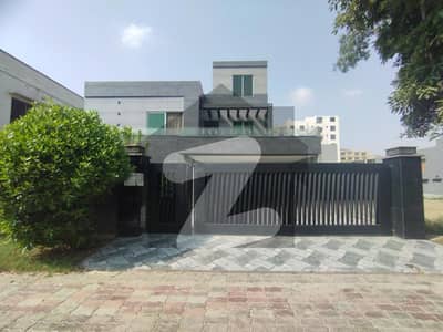 1 KANAL LIKE A BRAND NEW FULL HOUSE FOR RENT IQBAL BLOCK BAHRIA TOWN LAHORE