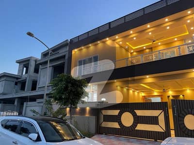 ٹاپ سٹی 1 - بلاک اے ٹاپ سٹی 1,اسلام آباد میں 5 کمروں کا 10 مرلہ مکان 4.25 کروڑ میں برائے فروخت۔