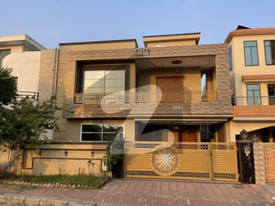 بحریہ ٹاؤن فیز 5 بحریہ ٹاؤن راولپنڈی,راولپنڈی میں 5 کمروں کا 11 مرلہ مکان 1.45 لاکھ میں کرایہ پر دستیاب ہے۔