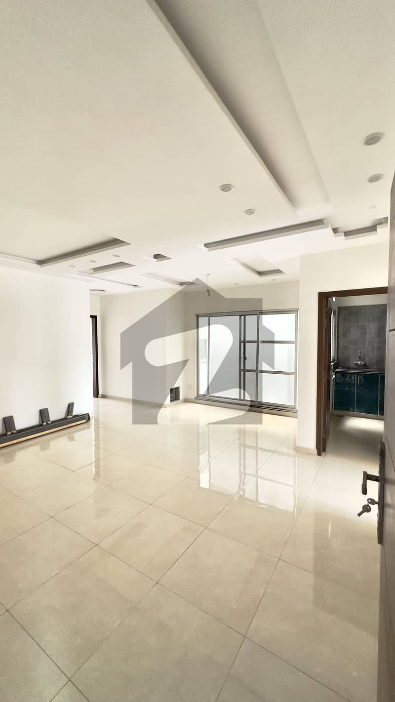 3 Beds Unfurnished Available 3 Beds Unfurnished Available