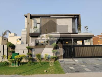 LUXURY HOUSE ON HOT LOCATION IN DHA PHASE 6