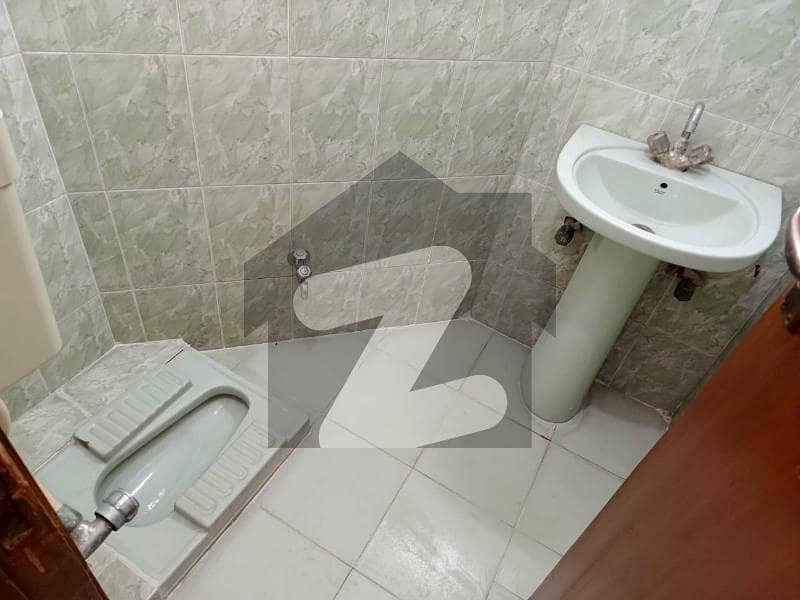 I8/2 NEAR TO SHIFA HOSPITAL SEPARATE GATE VENTILED BASEMENT 3 BED 3/4