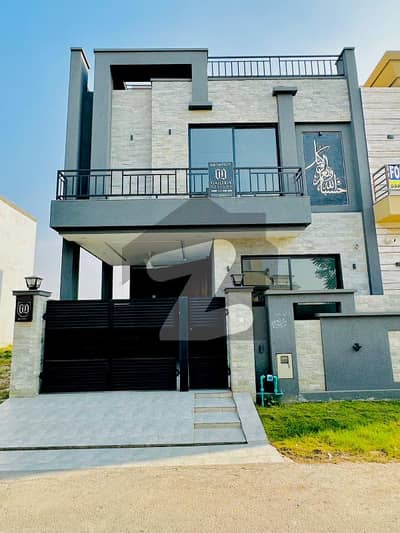 5 Marla Luxury House Available For RENT In DHA Phase 9 Town Lahore