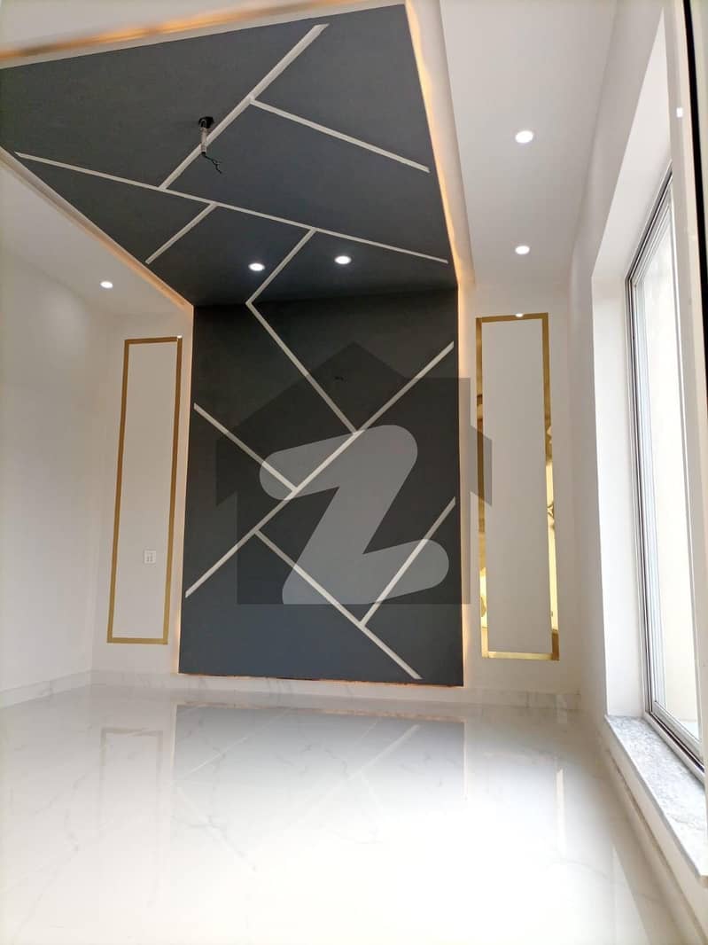 Brand new Spanish house Near to commercial market and masjid Concealed