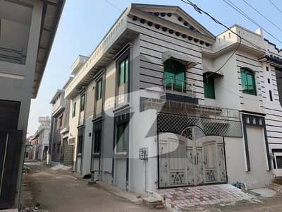 رائل ایونیو اسلام آباد میں 5 کمروں کا 6 مرلہ مکان 2.5 کروڑ میں برائے فروخت۔