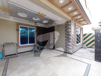 On Excellent Location House Of 8 Marla Is Available For Sale In Airport Housing Society - Sector 4