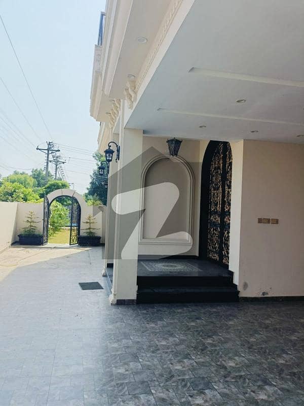 2-KANAL VIP BRAND NEW FIRST ENTRY LOWER PORTION FOR FAMILY. . . . . . UPPER PORTION LOCK 2-KANAL VIP BRAND NEW FIRST ENTRY LOWER PORTION FOR FAMILY. . . . . . UPPER PORTION LOCK