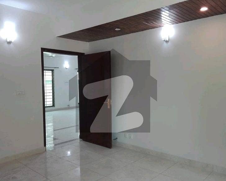 12 Marla 4 Bed 5th Floor Flat Available For Sale 12 Marla 4 Bed 5th Floor Flat Available For Sale