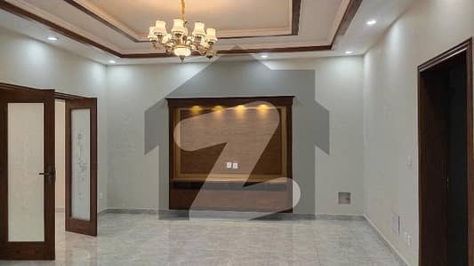 10 Marla Villa Available For Rent