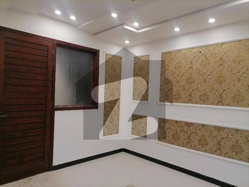 غالب سٹی فیصل آباد میں 5 مرلہ مکان 1.55 کروڑ میں برائے فروخت۔ غالب سٹی فیصل آباد میں 5 مرلہ مکان 1.55 کروڑ میں برائے فروخت۔