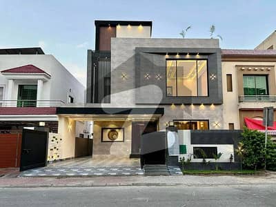 10 Marla House For Rent In Sector C Bahria Town Lahore Near To Commercial Hub , Everything Is Walking Distance, Super Hot Location Deal Done With Owner Meeting 10 Marla House For Rent In Sector C Bahria Town Lahore Near To Commercial Hub , Everything Is Walking Distance, Super Hot Location Deal Done With Owner Meeting