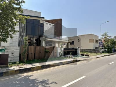 بحریہ ٹاؤن فیز 4 بحریہ ٹاؤن راولپنڈی,راولپنڈی میں 5 کمروں کا 1 کنال مکان 14.9 کروڑ میں برائے فروخت۔ بحریہ ٹاؤن فیز 4 بحریہ ٹاؤن راولپنڈی,راولپنڈی میں 5 کمروں کا 1 کنال مکان 14.9 کروڑ میں برائے فروخت۔