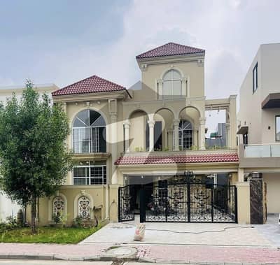 TEN MARLA SPAINISH LUXURIOUS HOUSE FACING GOLF CLUB IN BAHRIA LAHORE PRIME LOCATION