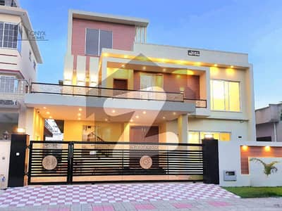 ڈی ایچ اے ڈیفینس فیز 2 ڈی ایچ اے ڈیفینس,اسلام آباد میں 6 کمروں کا 1 کنال مکان 14.5 کروڑ میں برائے فروخت۔